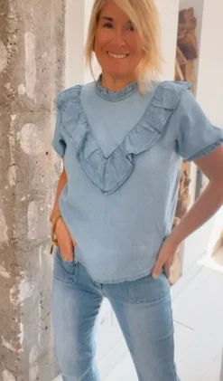 Blusa azul claro volante