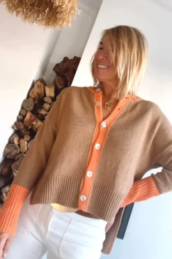 Chaqueta Suiza camel